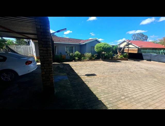 4 BEDROOM HOUSE FOR SALE IN VAN DYK PARK
